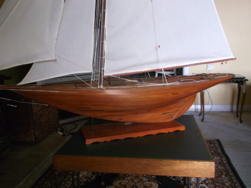 Penduick Model Yacht. Carousel 2