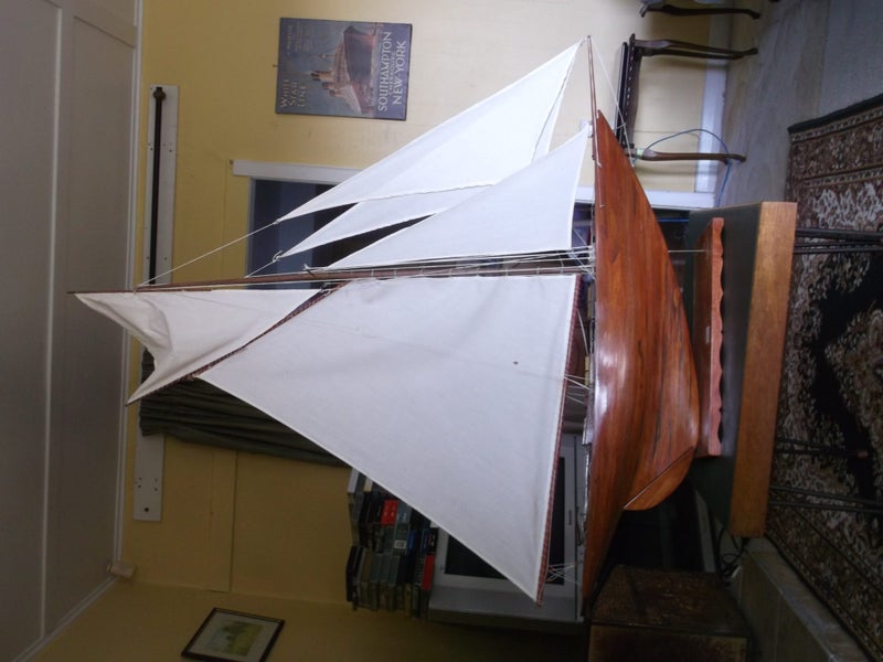 Penduick Model Yacht. Carousel 5