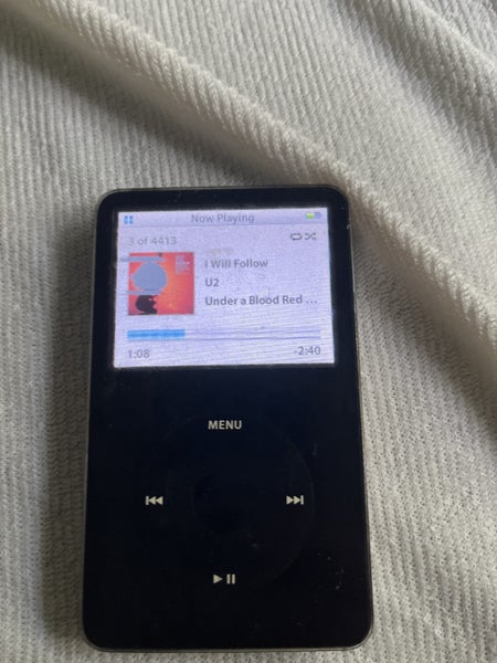 iPod 5 Gen 30GB Black with cable Carousel 1