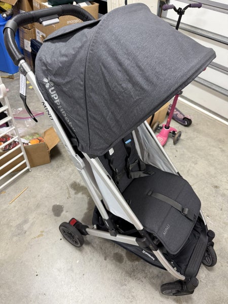 Uppababy Minu Pram with travel safe backpack Carousel 1