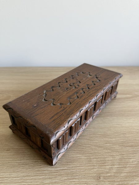 ANTIQUE WOODEN JEWELLERY BOX Carousel 2