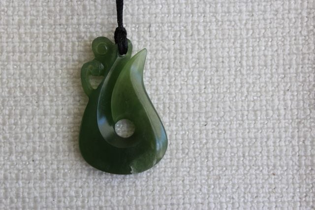 BEAUTIFUL MANAIA PENDANT KAHURANGI POUNAMU #D9 Carousel 3