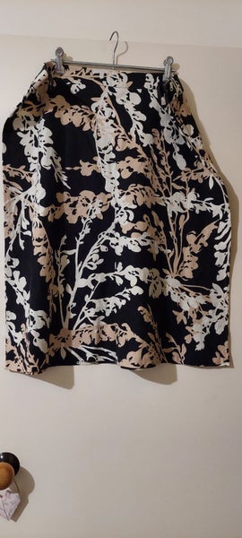Womans Concept skirt Carousel 1