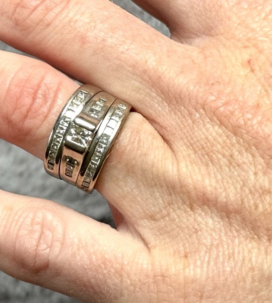 Stunning 18crt white gold diamond set valuation $12000 Carousel 1