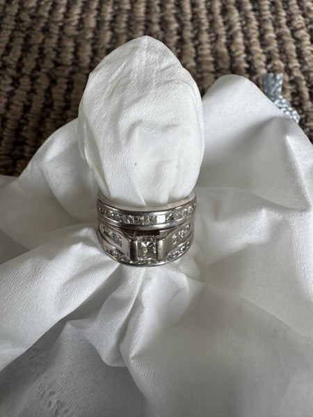Stunning 18crt white gold diamond set valuation $12000 Carousel 3