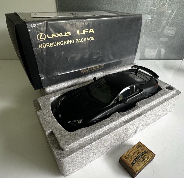 AUTOart 1:18 Lexus LFA Nurburgring Package Matt Black Carousel 2