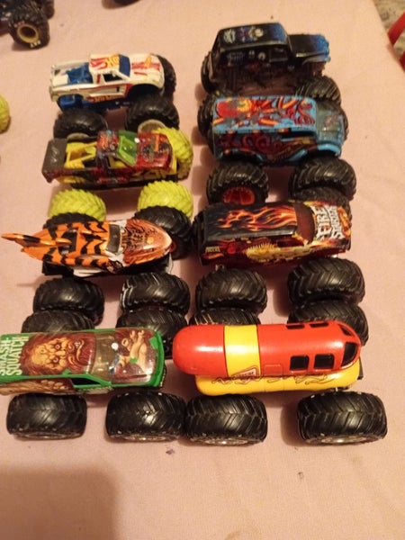 Monster trucks x8 - 1st set Carousel 2