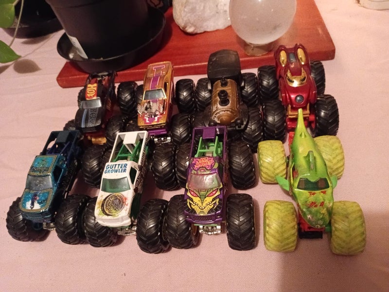 Monster trucks x8 - 2nd set Carousel 1