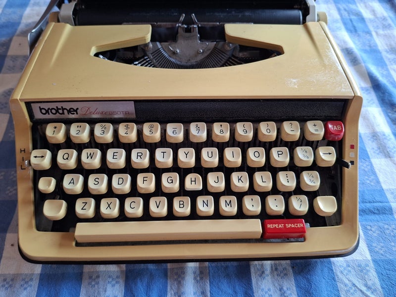 Vintage Typewriter Brother Deluxe 850TR Carousel 7