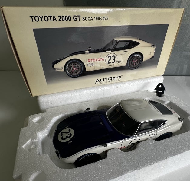 AUTOart 1:18 Toyota 2000 GT SCCA 1968 #23 Carousel 2