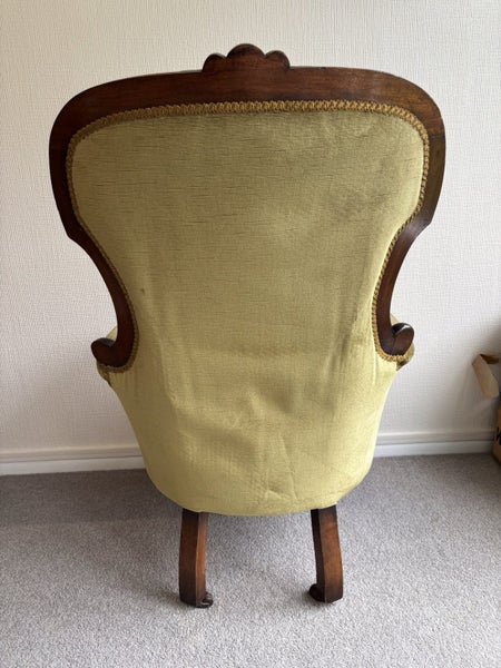 19th century carved mahogany button back gentleman’s chair Carousel 4