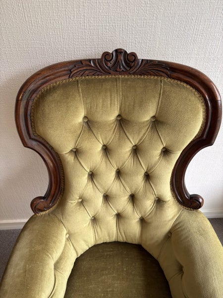 19th century carved mahogany button back gentleman’s chair Carousel 2