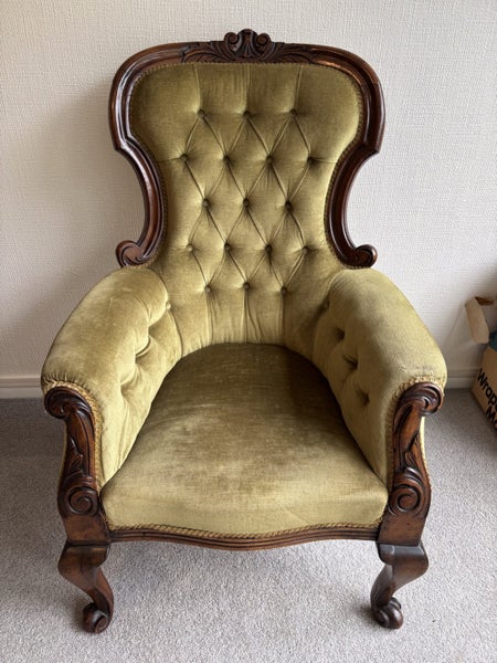 19th century carved mahogany button back gentleman’s chair Carousel 1