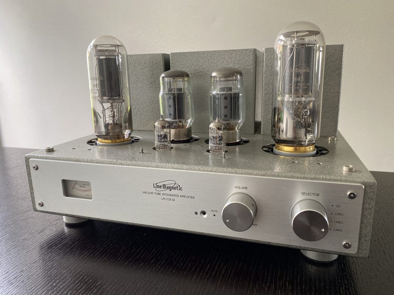 Line Magnetic LM-218IA Vacuum Tube Integrated Amplifier Carousel 2