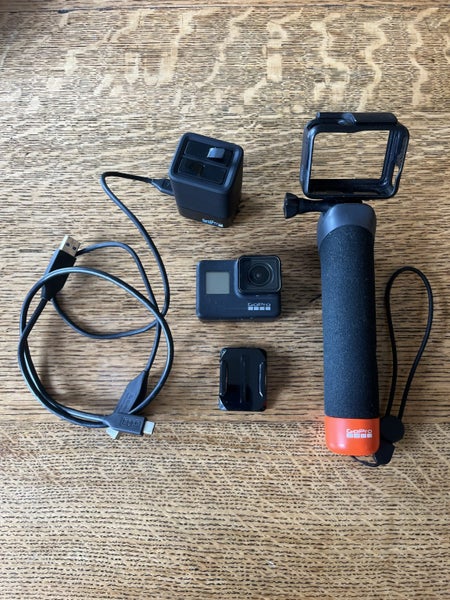 GoPro Hero 7 Black + Accessories Carousel 1