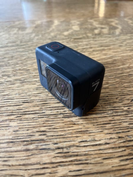 GoPro Hero 7 Black + Accessories Carousel 2