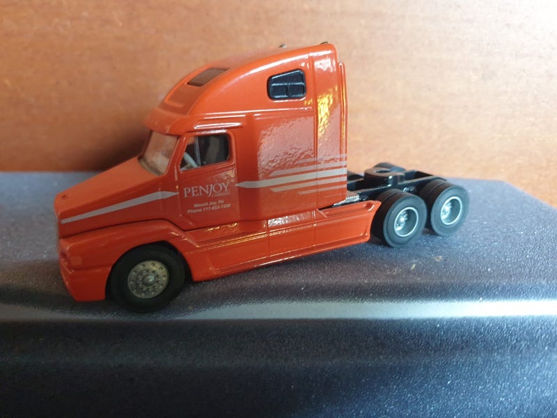 2004 Calendar Freightliner Truck & Trailer 1:58 Carousel 2
