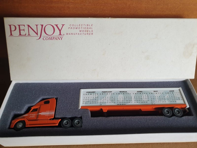 2004 Calendar Freightliner Truck & Trailer 1:58 Carousel 1
