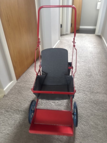 Small pushchair circa 1965 Carousel 1