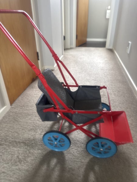 Small pushchair circa 1965 Carousel 2