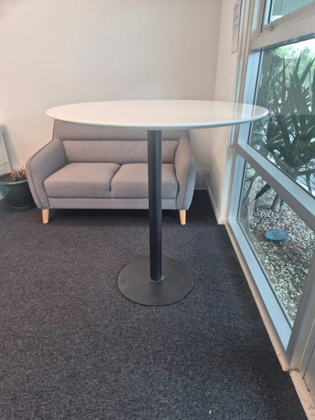 1200mm office leaner Carousel 2