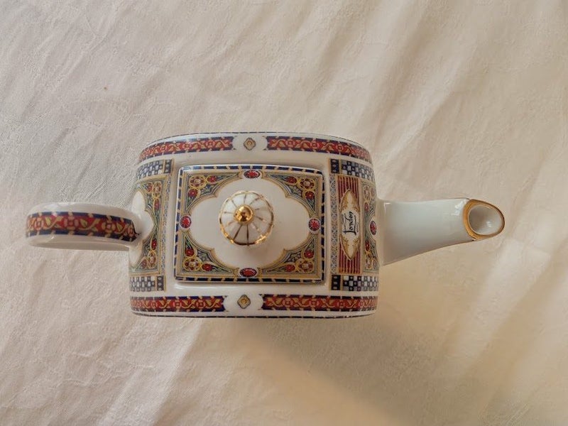 James Sadler Tower Bridge Teapot. Carousel 2