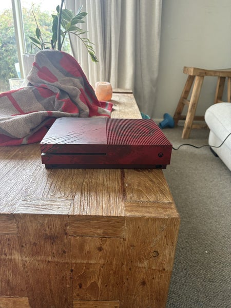Xbox one S red dead redemption Collab 1tb Carousel 2