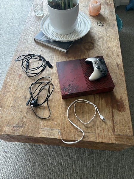 Xbox one S red dead redemption Collab 1tb Carousel 1