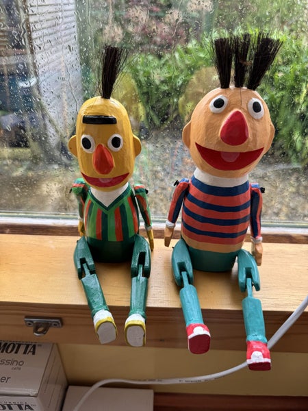 Bert and Ernie wooden figurines Carousel 1