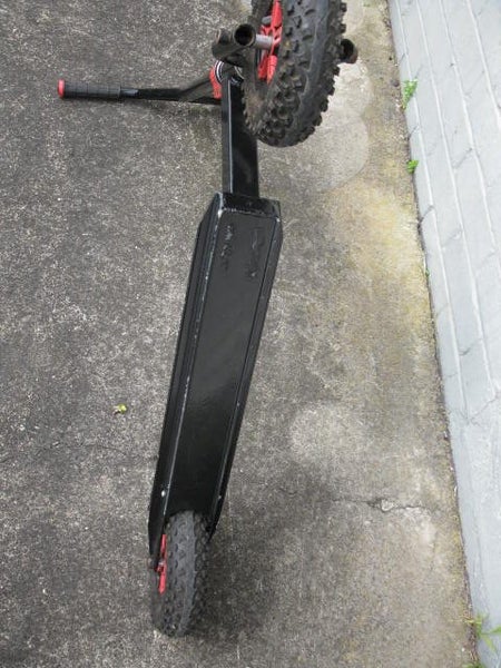 Dirt tracking Scooter Carousel 4