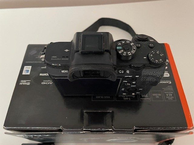 Mint condition Sony a7r11 bundle64250289618945112