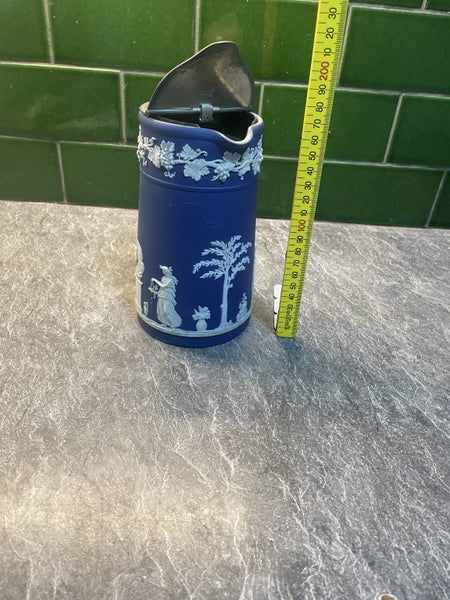 Wedgwood jug Carousel 2