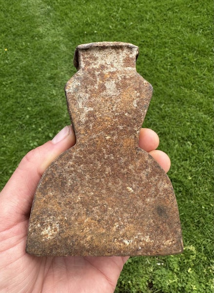 Rusty vintage Kent pattern axe/ hatchet head (for restoration). English made Carousel 1