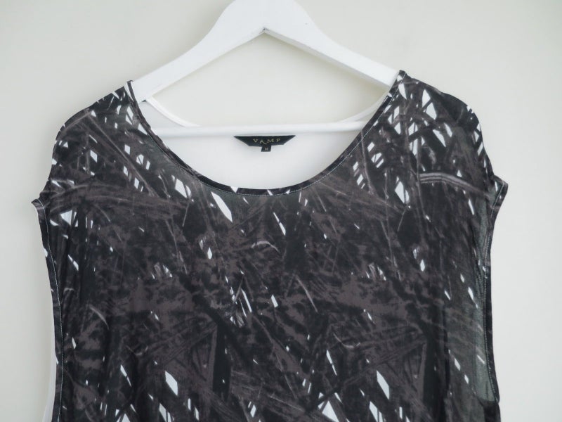 VAMP (NZ) *Designer Abstract Overlay Flowy Long Top / Dress* 14 AsNew Carousel 2