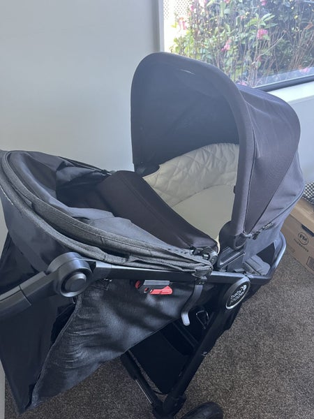 Baby jogger pram and bassinet Carousel 2