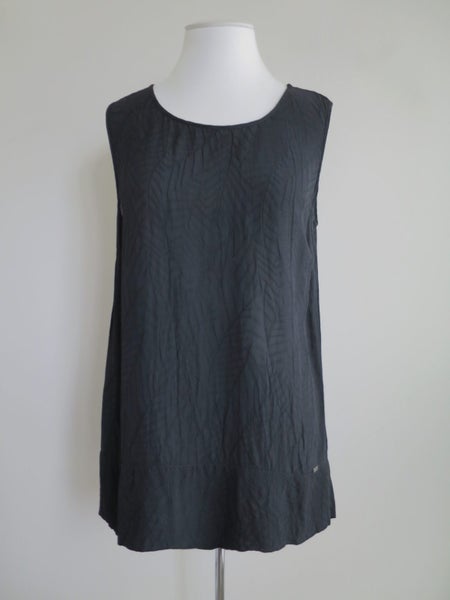 VERGE (NZ) *Designer Stylish Leafy Embossed Texture Black Tank Top* 12/14 Carousel 1