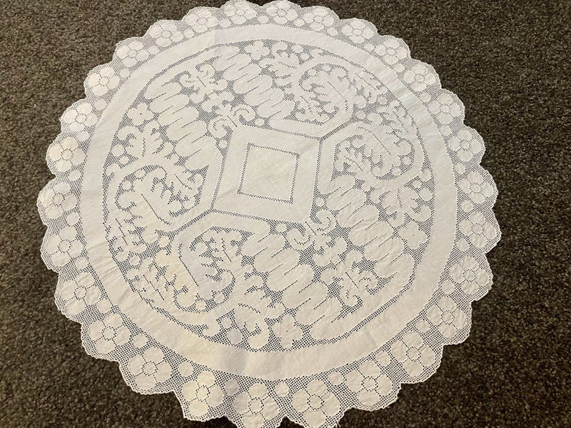 A stunning very fine white linen Table centre dresser cloth Carousel 1