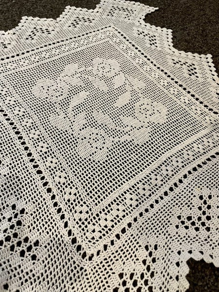 A stunning fine white filet crochet Table centre /dresser cloth Carousel 3