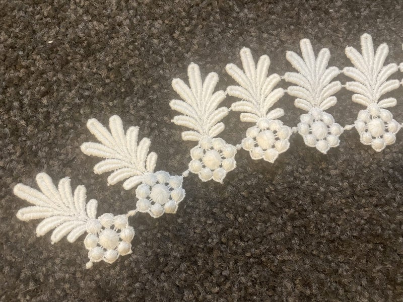 A length of gorgeous UNUSED vintage cotton lace #2 Carousel 6