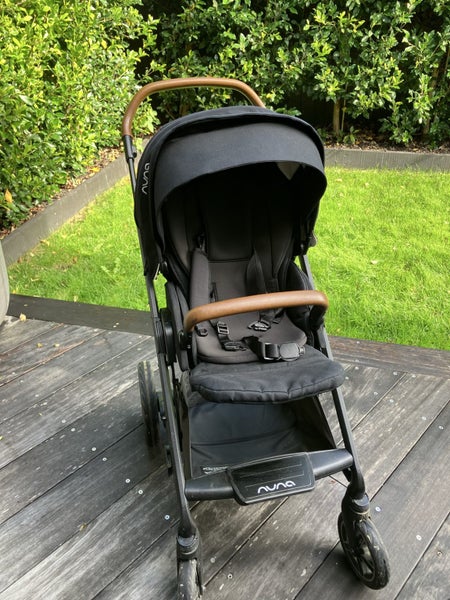 Nuna Mixx Stroller and Bassinet Carousel 2