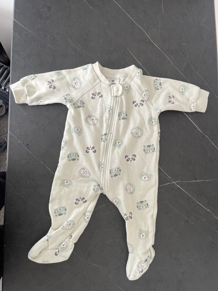 Baby onesie 3-6m Carousel 1