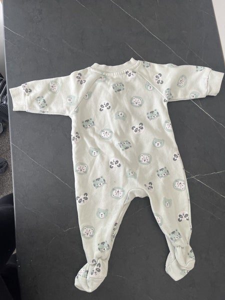 Baby onesie 3-6m Carousel 3