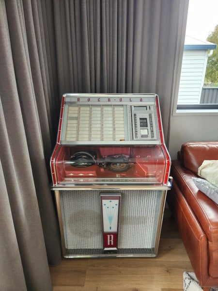 Rock-Ola Jukebox Carousel 1