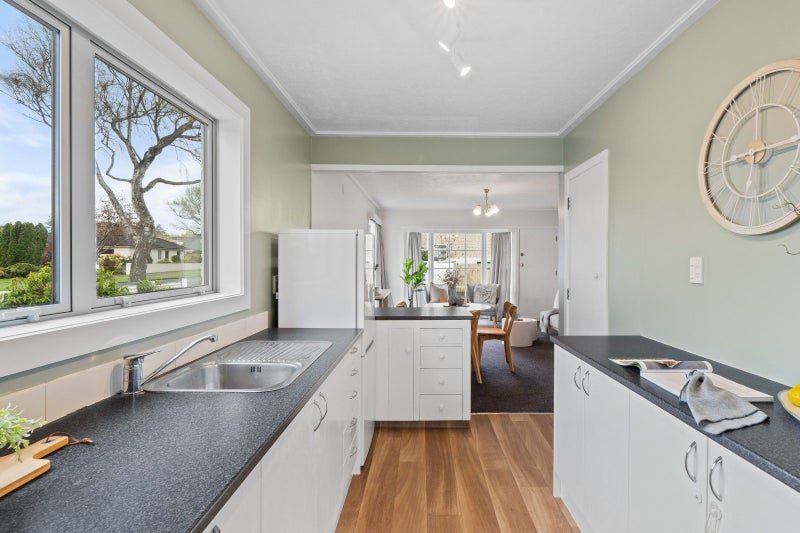 Tidy two bedroom Unit in a sought-after location!63962184732803113