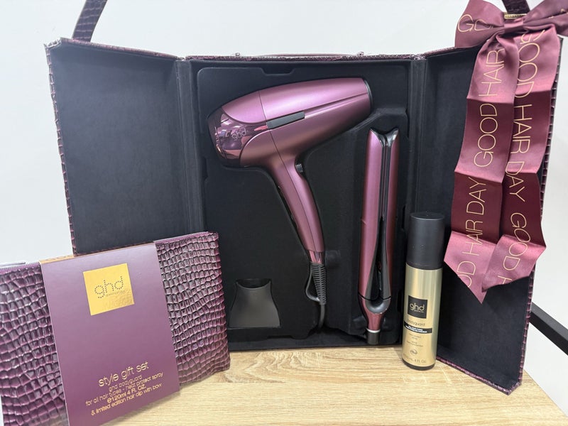 GHD deluxe cherry chic 2025 Christmas set Carousel 6