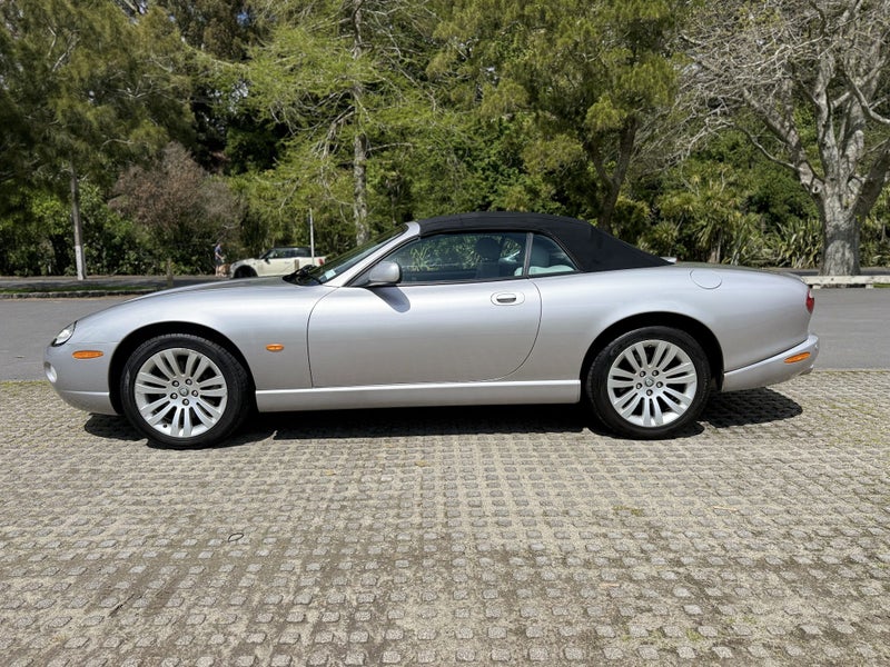 2004 Jaguar XK8 Convertible63963010815107112
