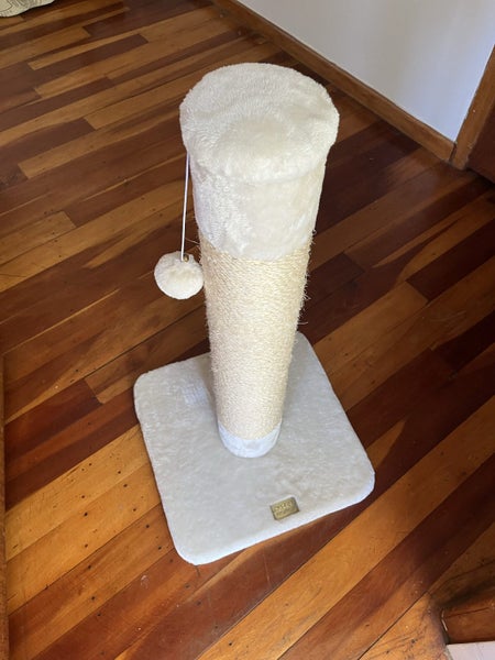 Cat scratch pole Carousel 1