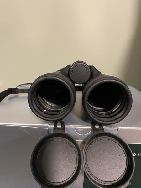 Leica Trinovid 10x42 HD Binoculars Carousel 1