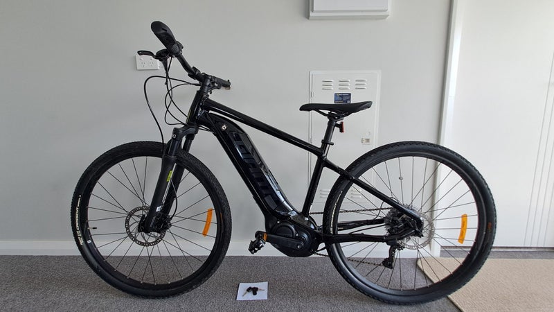 Giant Roam E+ E-bike (Size Small) – Smooth, Fun, and Reliable!64074800643457110