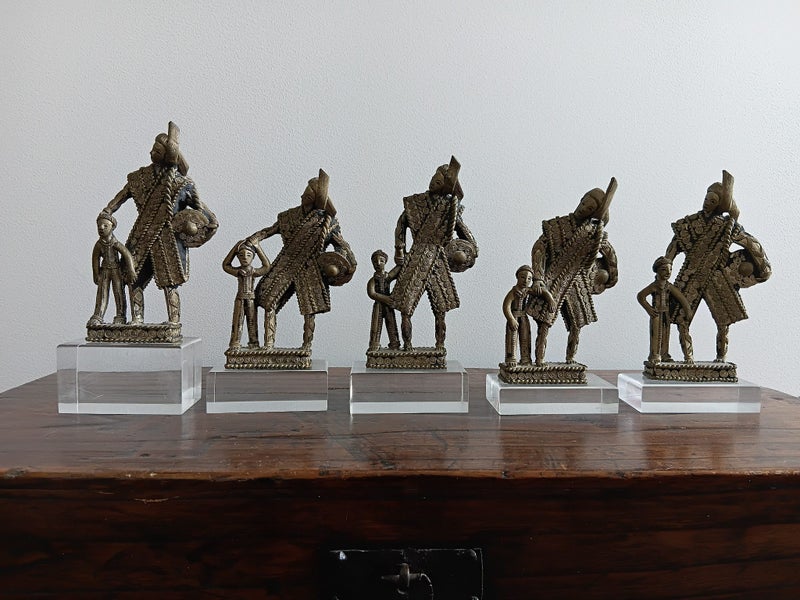 5 Man & child statues63963866022529111